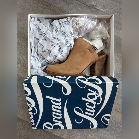Brand NEW in box Lucky Brand Tan Oiled Suede Mules Size 8.5 NIB - Picture 5 of 6